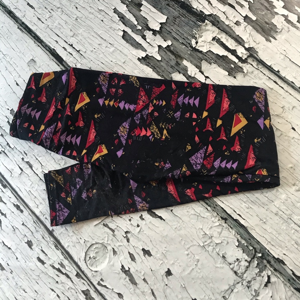 LuLaRoe NWOT OS Leggings Triangular pattern